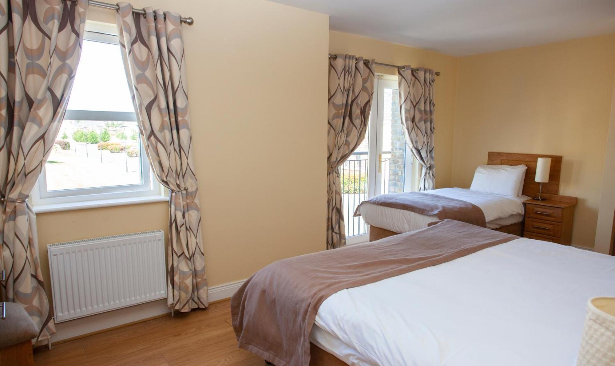 Knightsbrook Hotel Courtyard Accommodation Trim Eksteriør billede