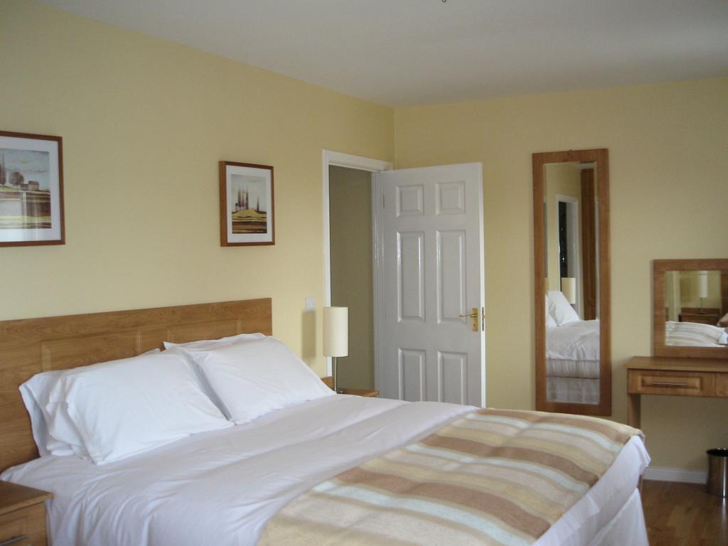 Knightsbrook Hotel Courtyard Accommodation Trim Eksteriør billede